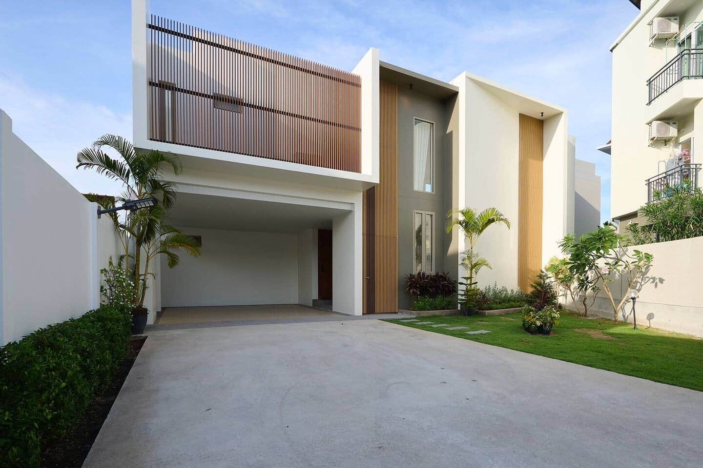Villa Belcasa's white facade and gated driveway