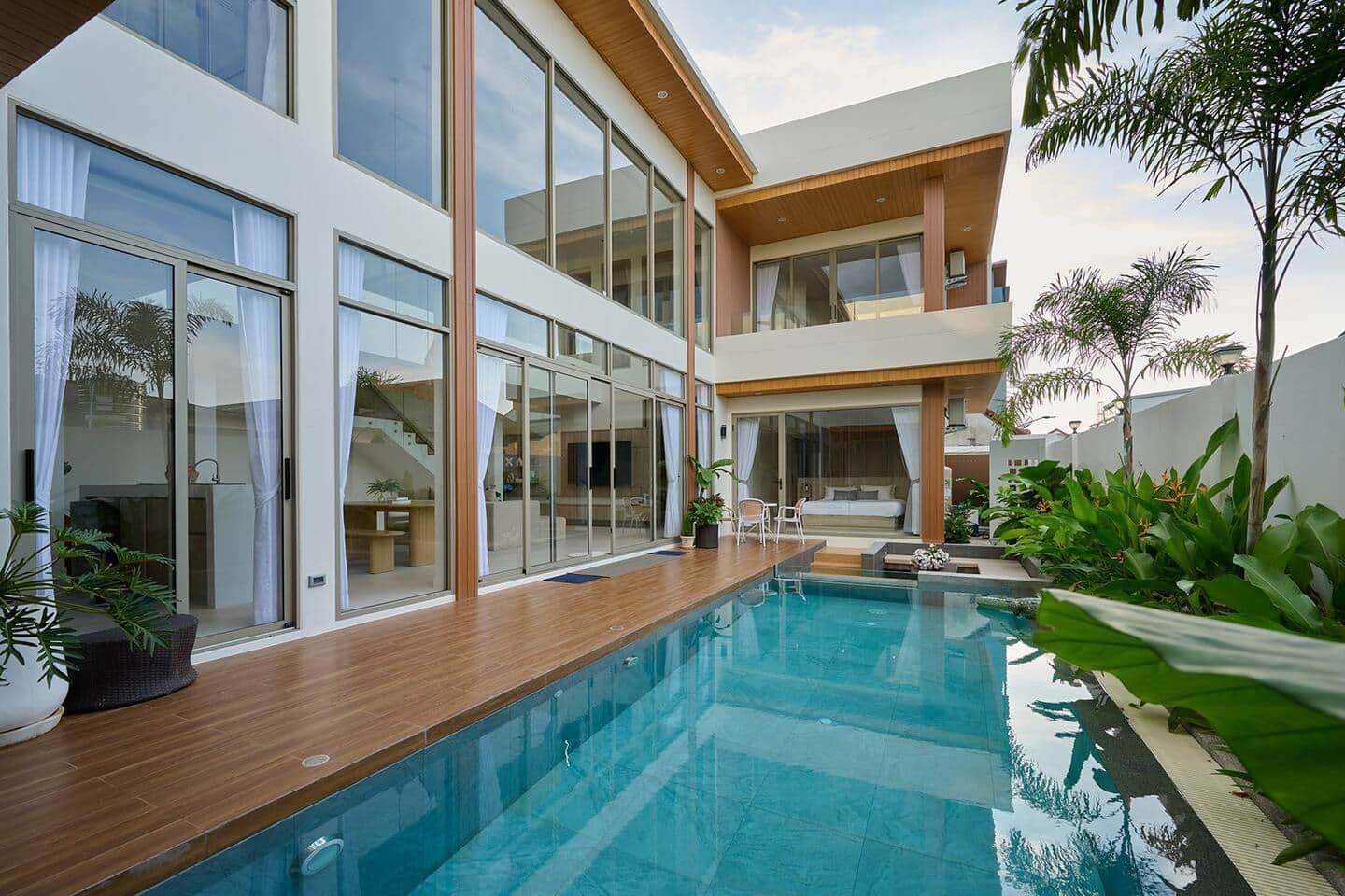 The private pool at Villa Belcasa in the evening
