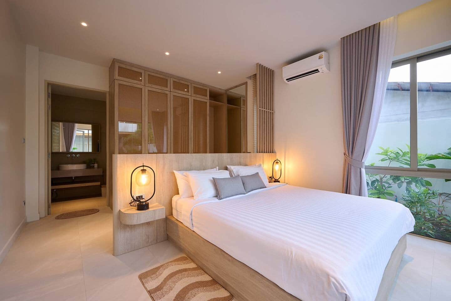 King bedroom at Villa Belcasa